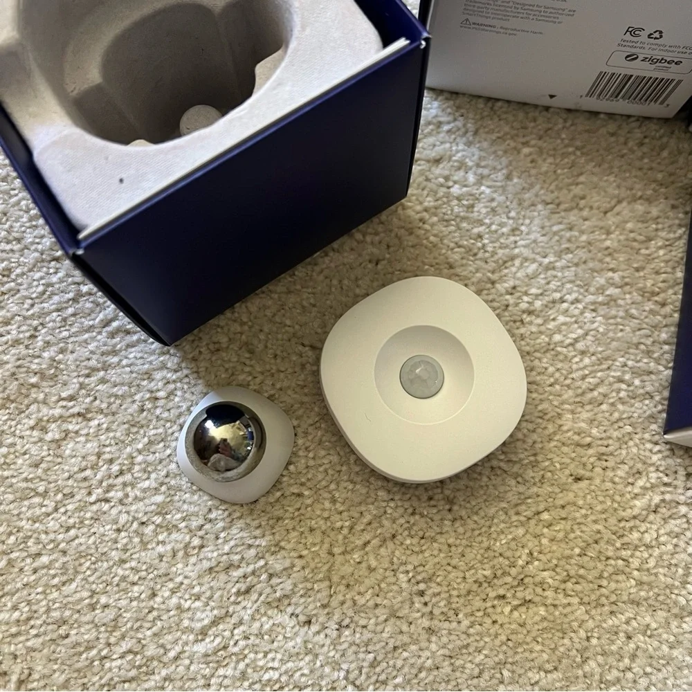Lot of 9 Samsung SmartThings Motion Sensors (White)